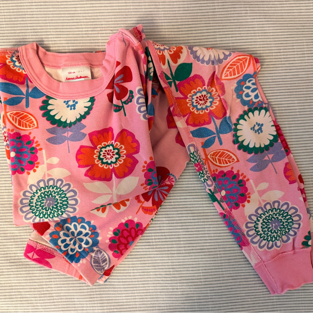 Hanna Andersson Pink Floral long sleeve Pajama Set size 6-7